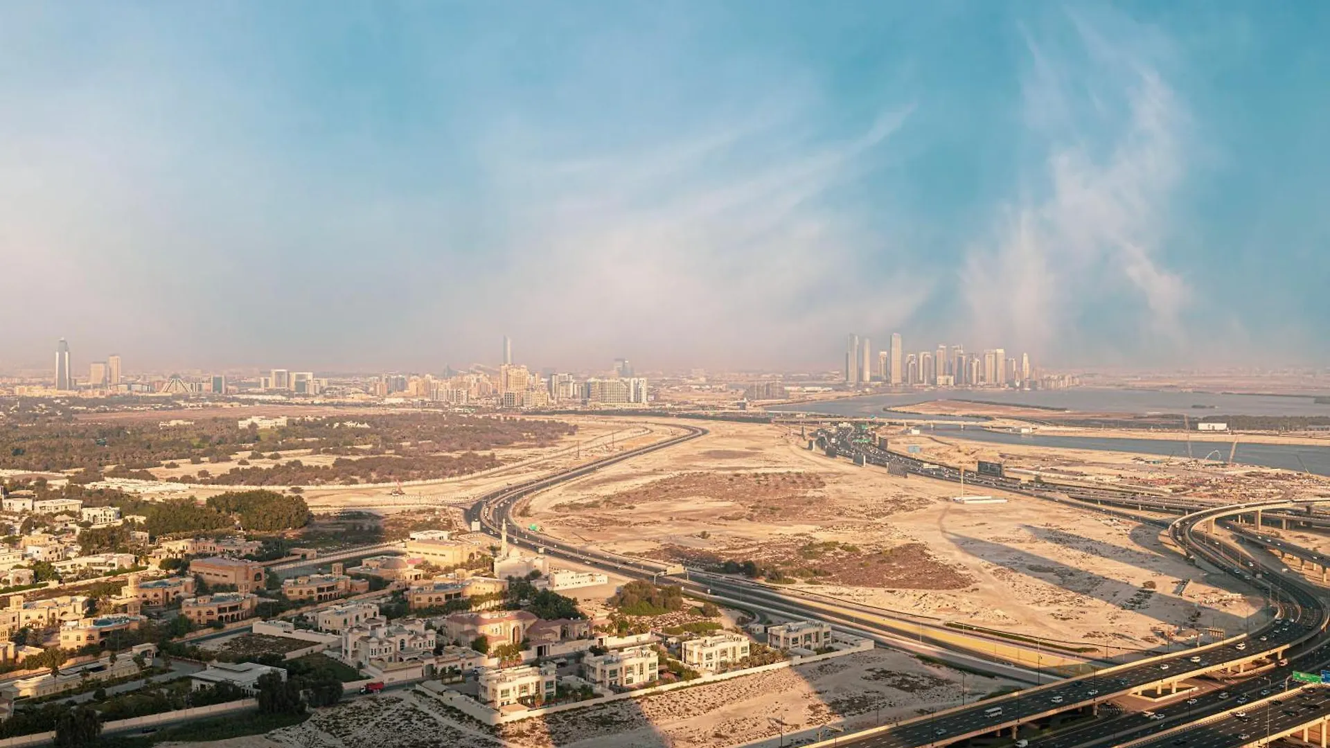 Upgraded 2 Bedroom Apartment In Damac Maison Mall Street ドバイ アラブ首長国連邦