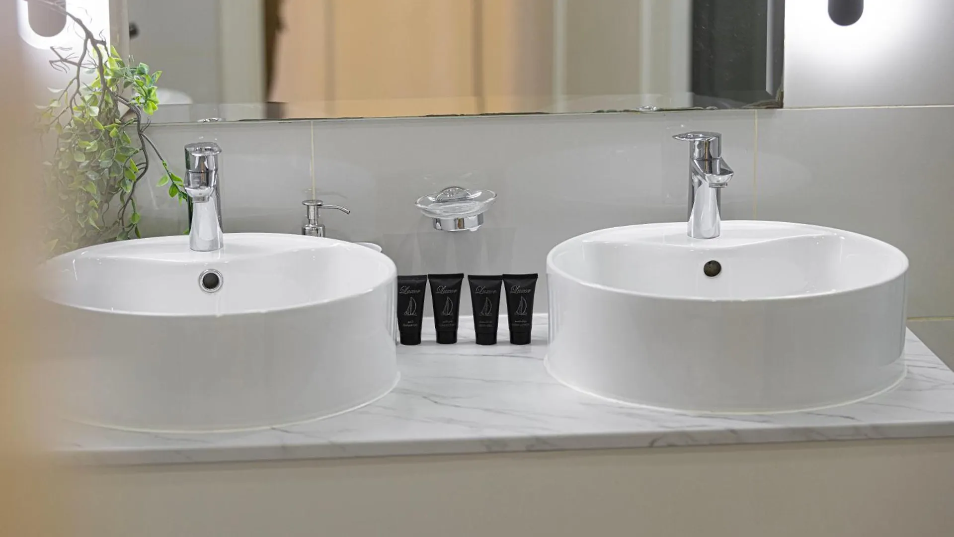 Upgraded 2 Bedroom Apartment In Damac Maison Mall Street ドバイ