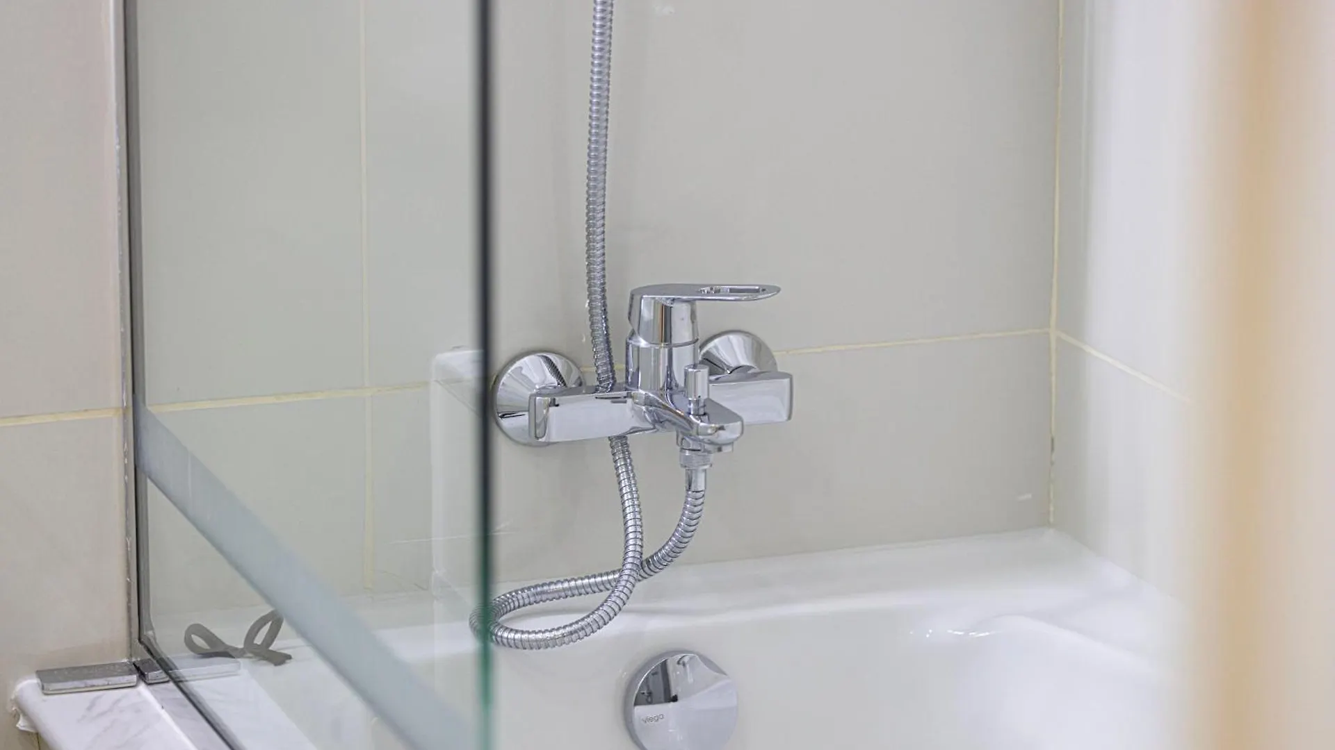 Upgraded 2 Bedroom Apartment In Damac Maison Mall Street ドバイ