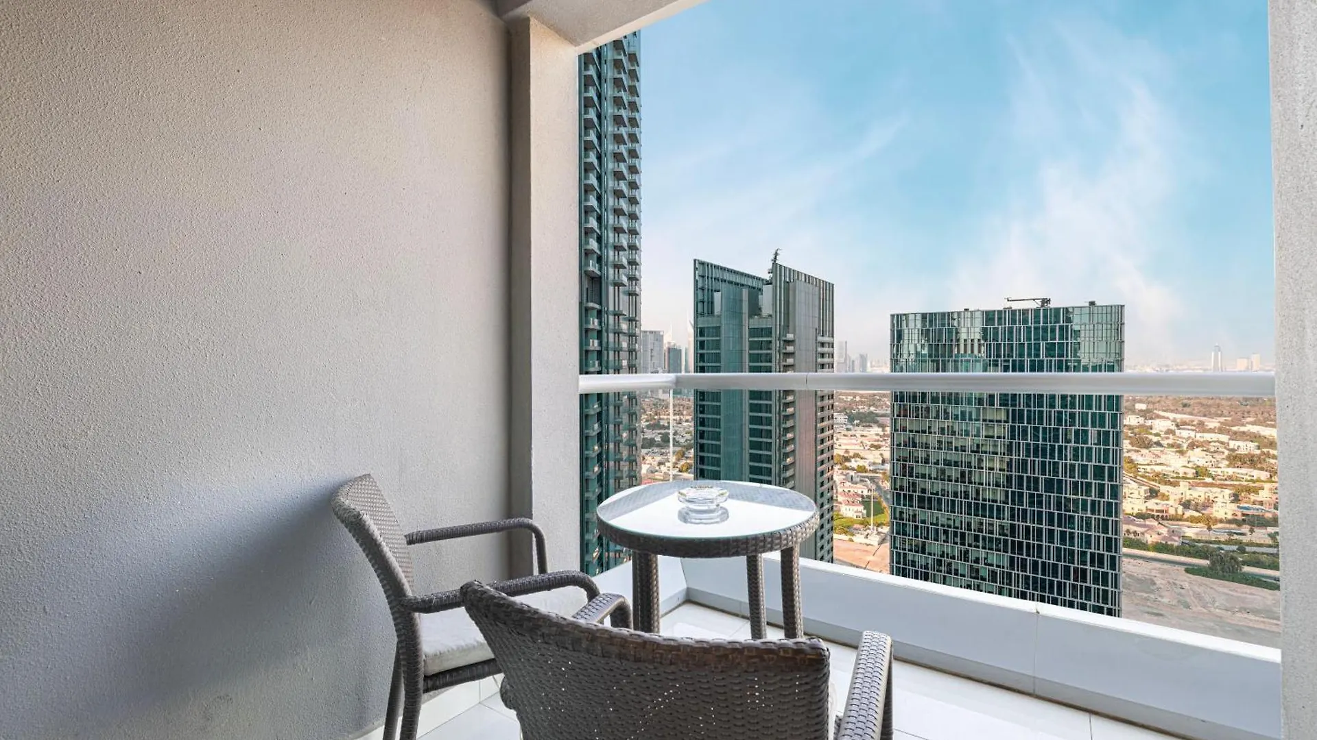 Upgraded 2 Bedroom Apartment In Damac Maison Mall Street ドバイ