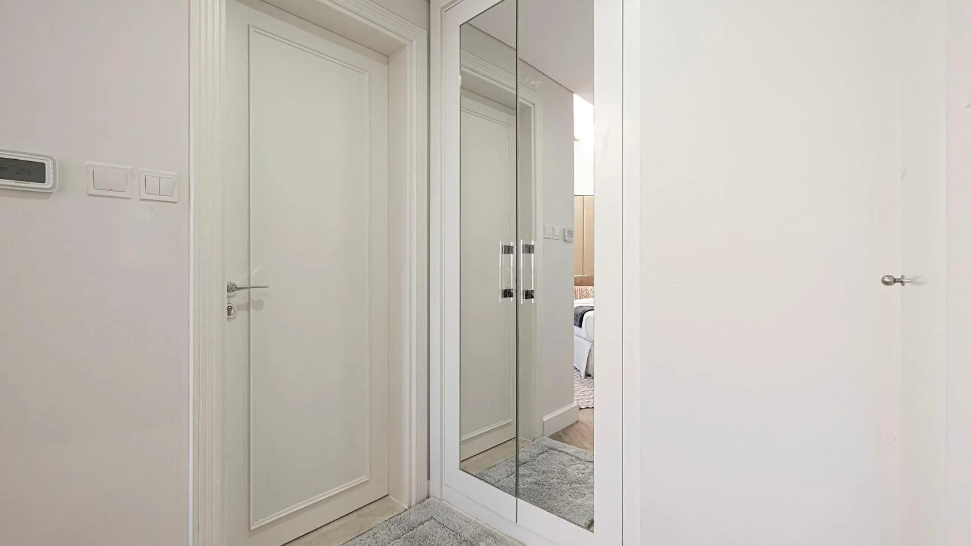 Upgraded 2 Bedroom Apartment In Damac Maison Mall Street ドバイ