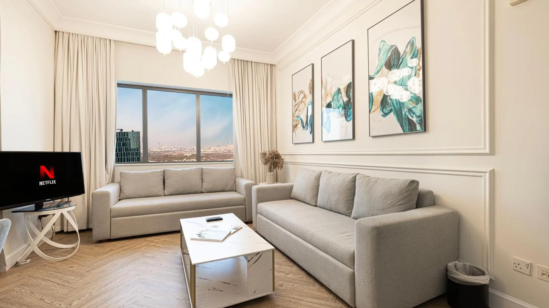 Upgraded 2 Bedroom Apartment In Damac Maison Mall Street ドバイ