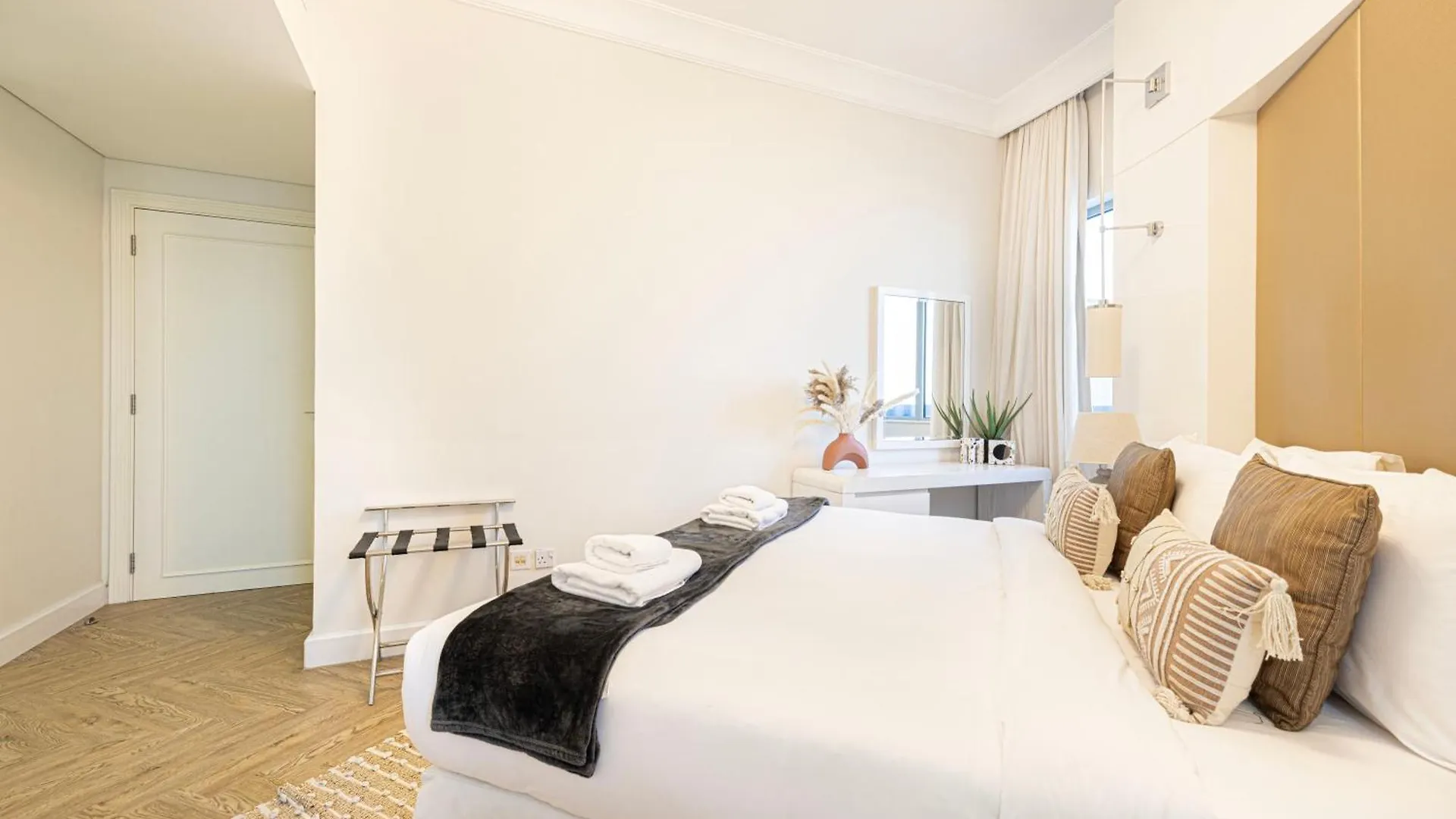Upgraded 2 Bedroom Apartment In Damac Maison Mall Street ドバイ アラブ首長国連邦